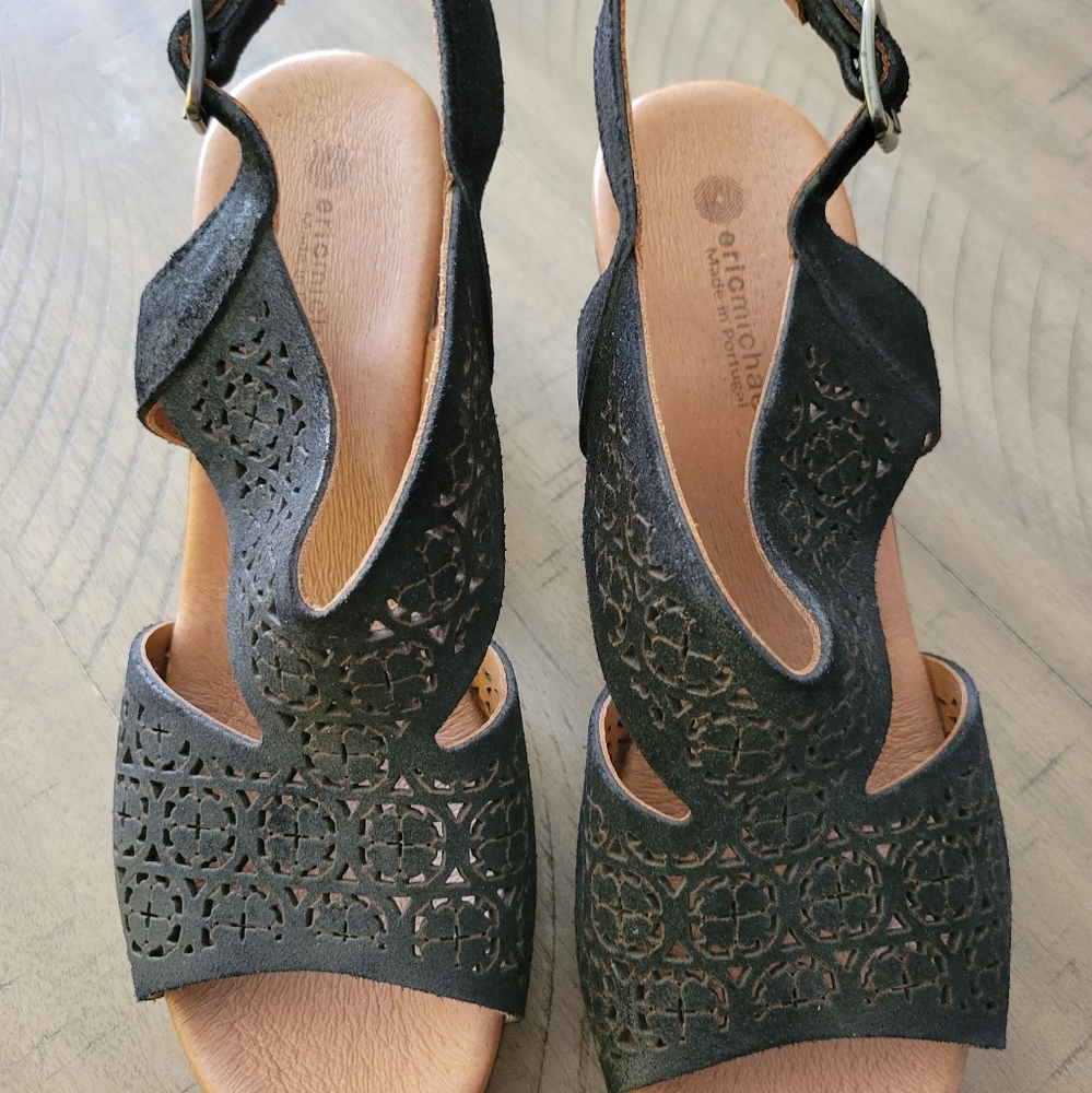 Black mid-heels